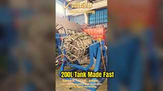 Πώς η περιστροφική μηχανή χύτευσης ND-600 Swing παράγει αποτελεσματικά δεξαμενές αποθήκευσης χημικών ουσιών 200 λίτρων